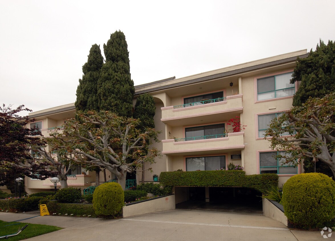 Primary Photo - Dorothy Plaza