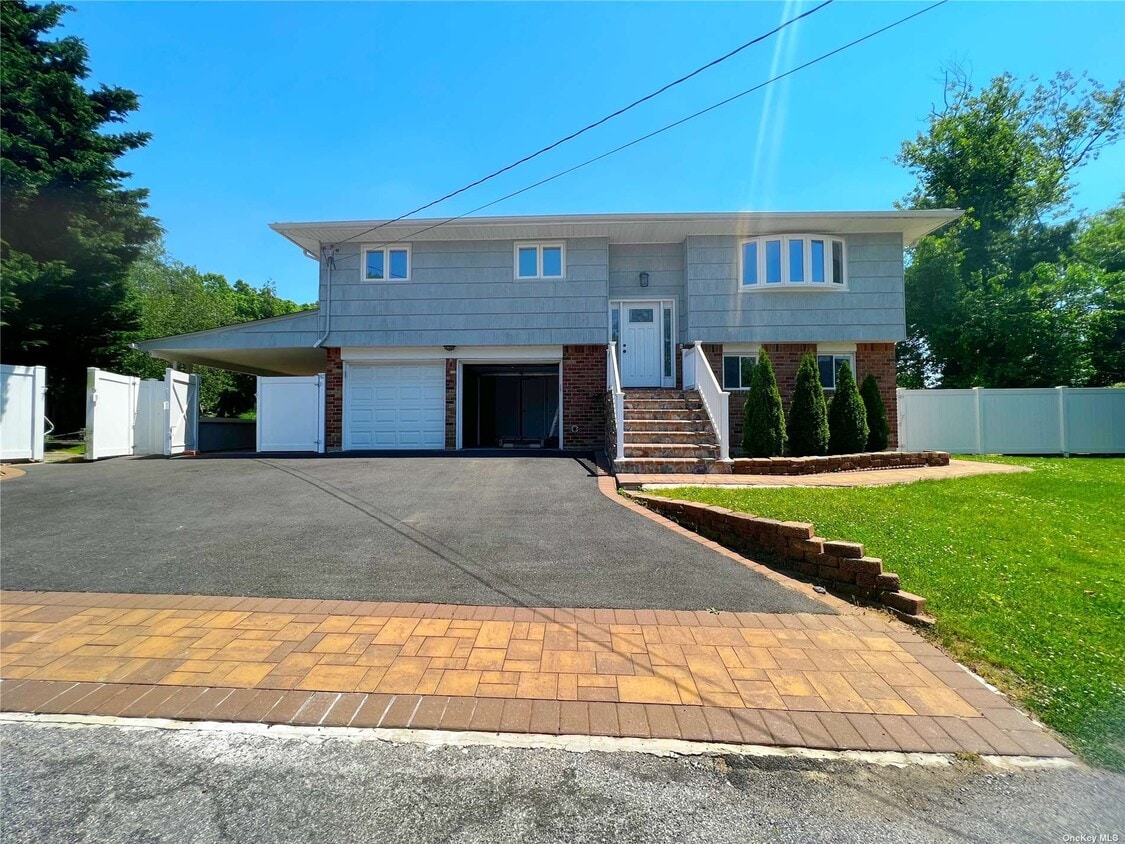 6 Thorne Ct, Bethpage, NY 11714 House for Rent in Bethpage, NY