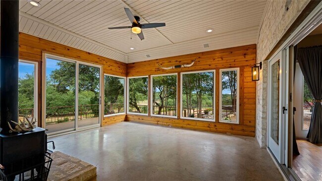 Building Photo - 100 Rainbows End Rd