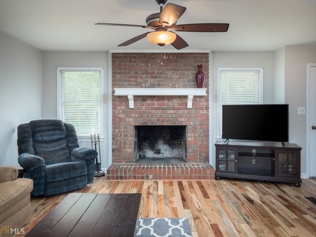 Building Photo - 584 Wesley Dr