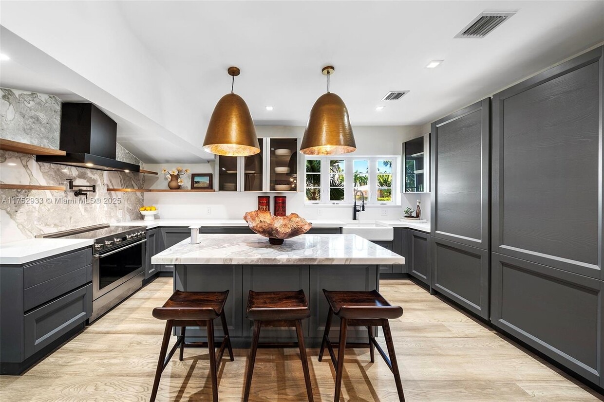 Foto principal - 856 Tyler St