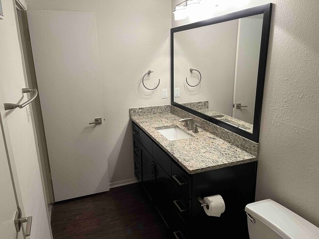Building Photo - 1508 Woodway Club Dr