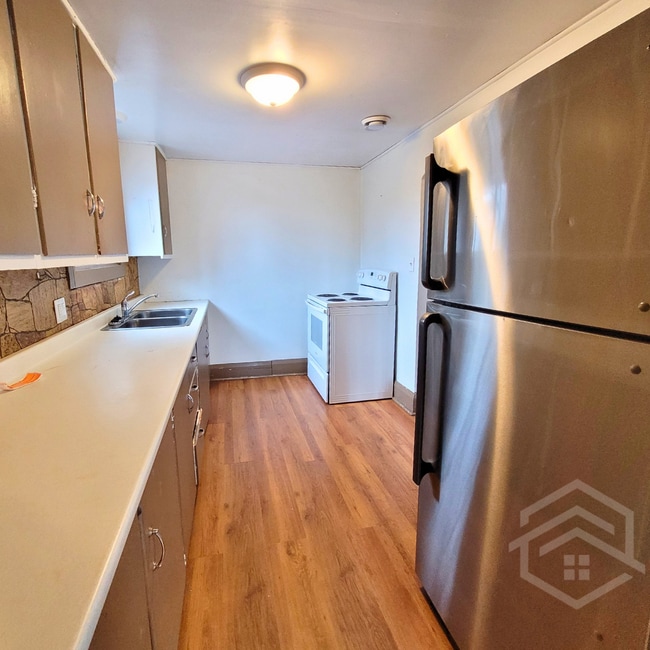 Building Photo - 2-Bedroom with a Fenced Yard!!