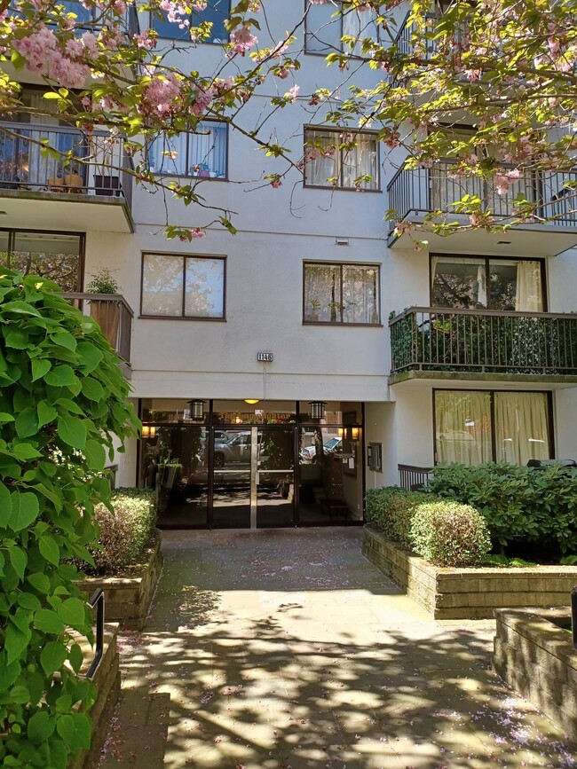 Building Photo - 1146 Harwood St