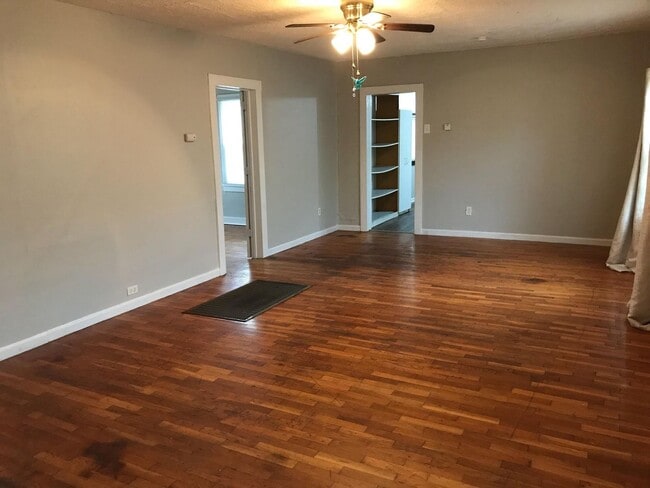 Building Photo - Great Central location home!  - Nice home with appliances. Close to Washburn University