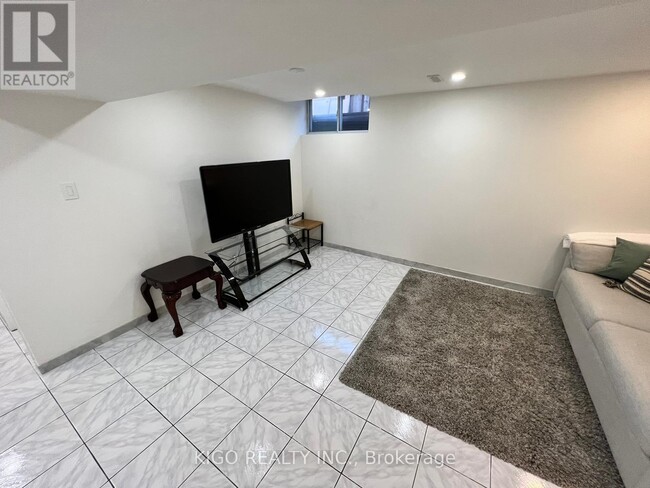 Building Photo - 5907 Ladyburn Crescent