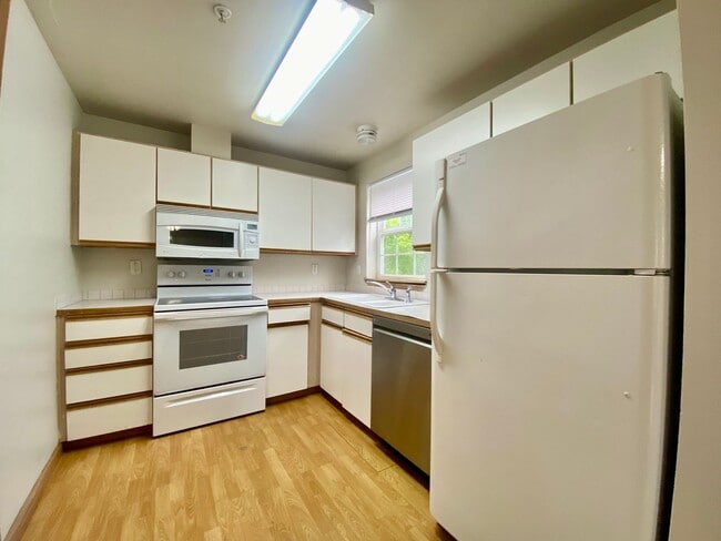 Building Photo - Cozy Des Moines Condo