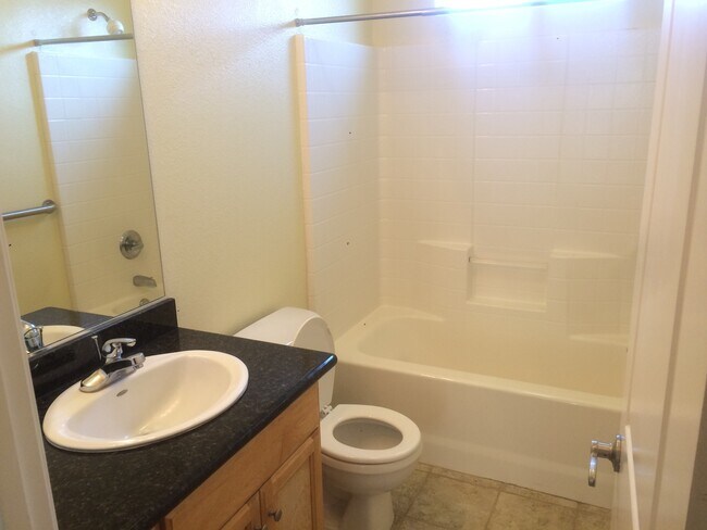 Building Photo - Great Home in Established Neighborhood