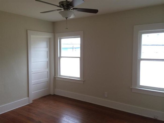 Building Photo - Beach duplex