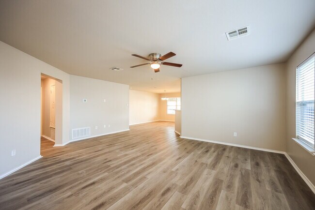 Foto del edificio - 3654 Archer Blvd