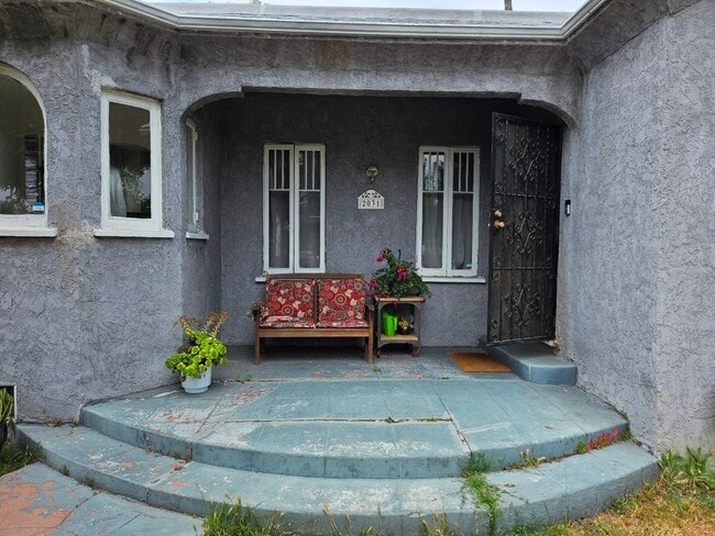 Building Photo - 2031 S Curson Ave