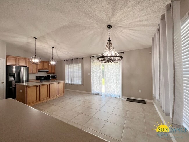 Building Photo - Beautiful 4 Bedroom Brick Home in Fort Wal...