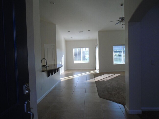 Foto del edificio - SOLAR......GORGEOUS---3 BEDROOMS PLUS AN OFFICE !!!