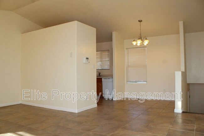 Foto del edificio - 685 S McCoy Dr