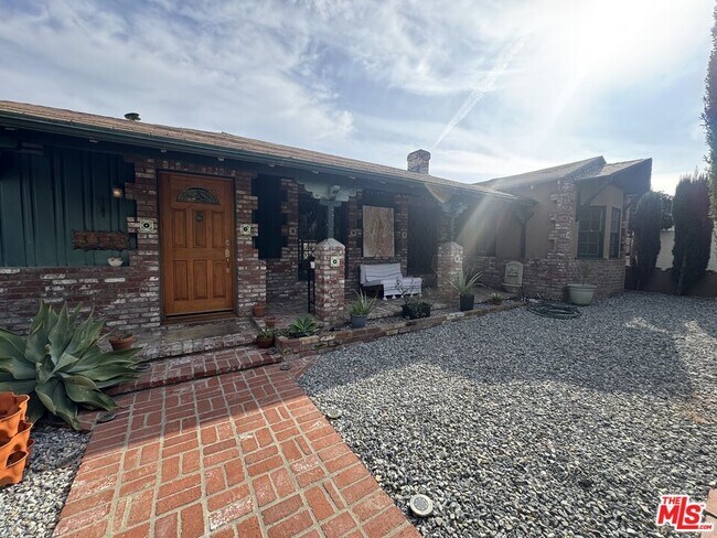 Foto del edificio - 3340 Floyd Terrace