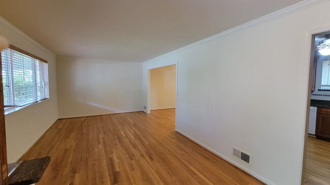 Building Photo - Spacious 4 Bed 3 Bath Home With Fully Fenced Yard In Amenity-Rich Kings Park West