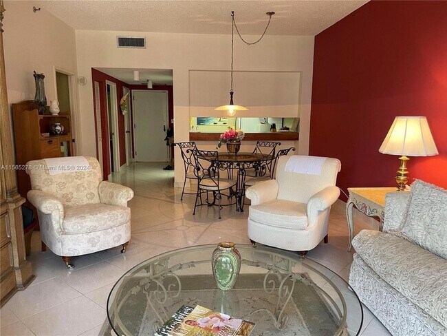 Foto del edificio - 201 Crandon Blvd