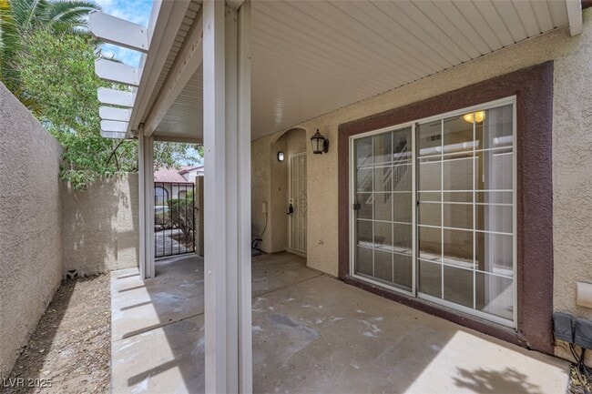 Building Photo - 2607 Peat Moss Ave