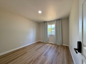 Building Photo - 411 Ruby Dr