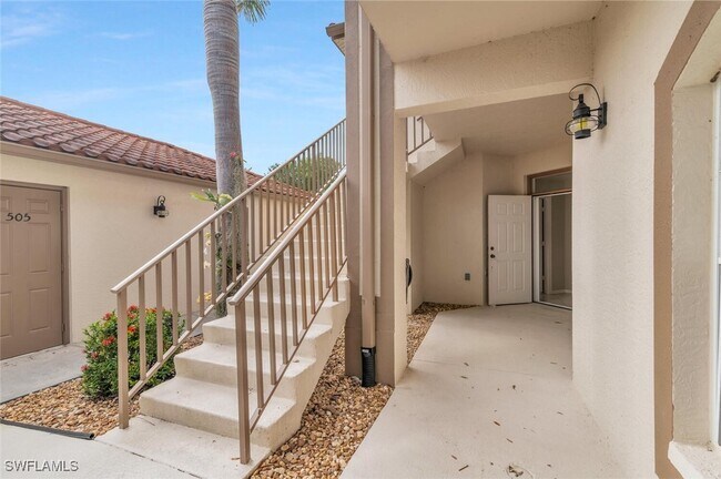 Building Photo - 242 Newport Dr