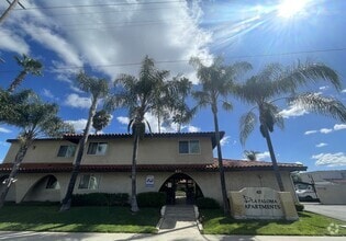 Building Photo - 421 S Mollison Ave
