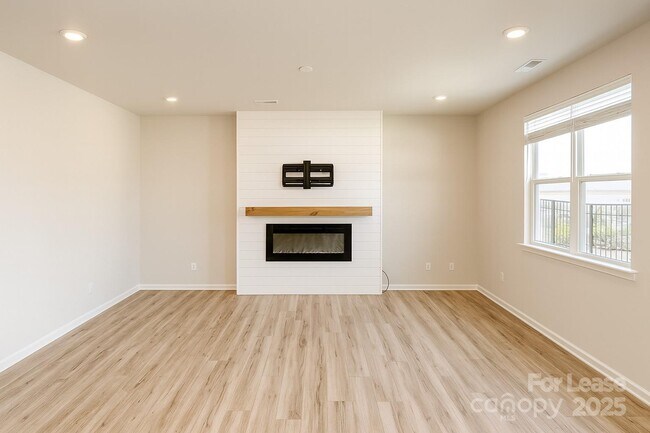 Foto del edificio - 6010 Walkers Run Dr