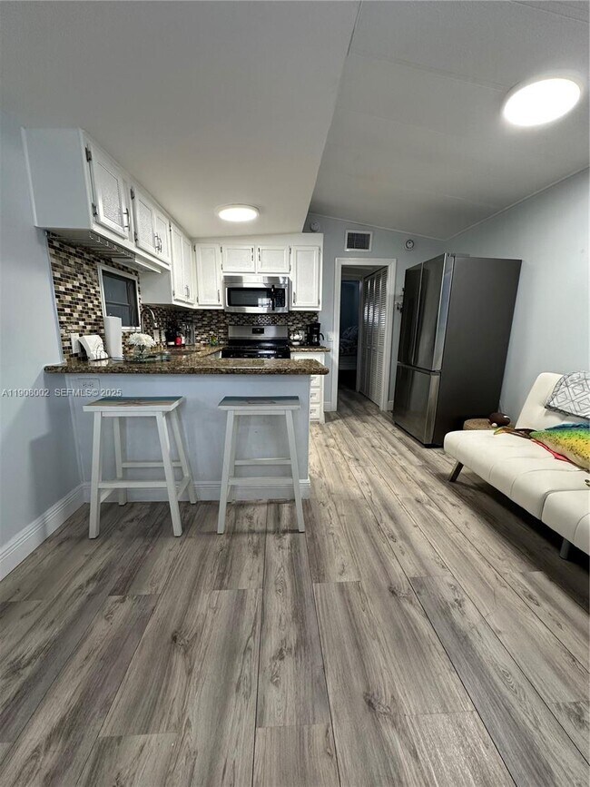 Foto del edificio - 65821 Overseas Hwy