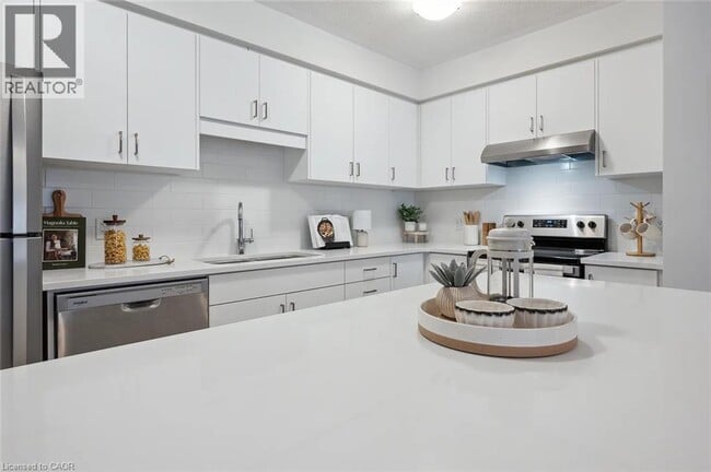 Building Photo - 610 Benninger Dr