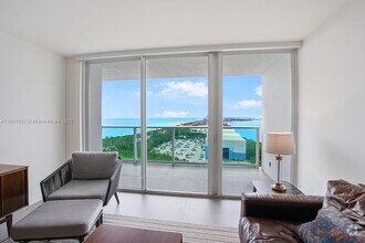 Building Photo - 100 Bayview Dr