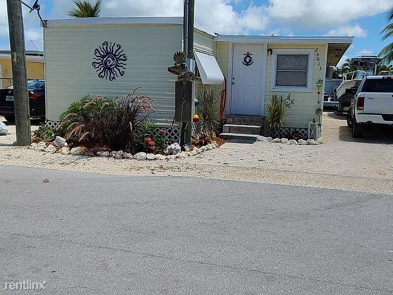 Foto principal - 3 br, 1 bath House - 25013 Center St