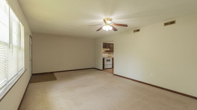 Foto del edificio - 613-615 Pear Tree Circle
