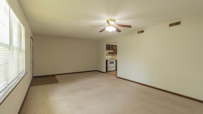 Building Photo - 613-615 Pear Tree Circle