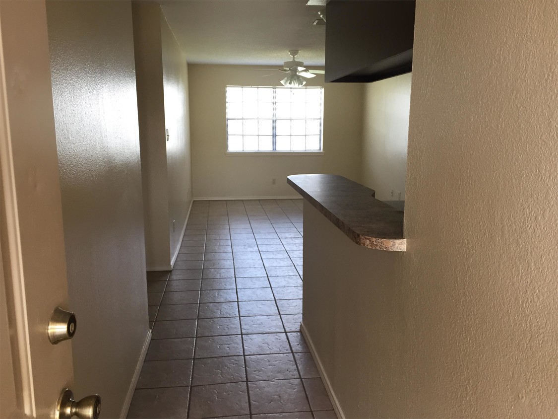 Primary Photo - 305 N Montevideo Ave