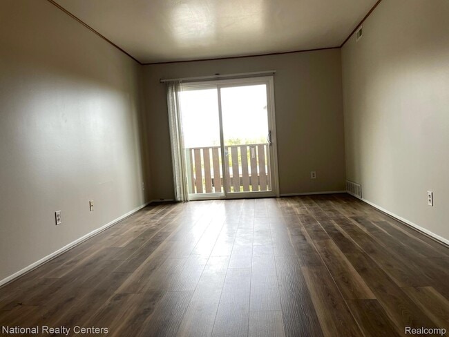 Photo - 8719 Meadowbrook Dr Apartment