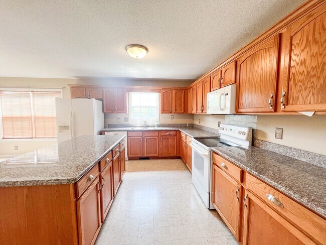Foto del edificio - 3 Bedroom 2 1/2 Bathroom Home with fenced ...