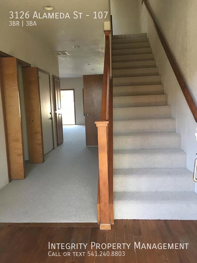 Foto del edificio - 3126 Alameda St