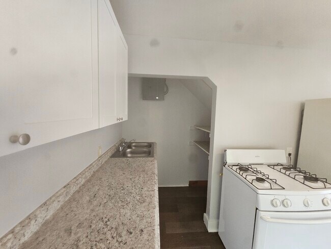 Building Photo - 53 Pulaski St