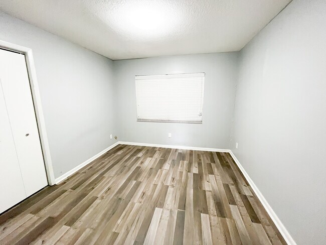 Building Photo - 8015 N Paddock Ave
