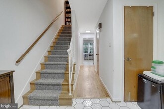 Building Photo - 27 S Abingdon St