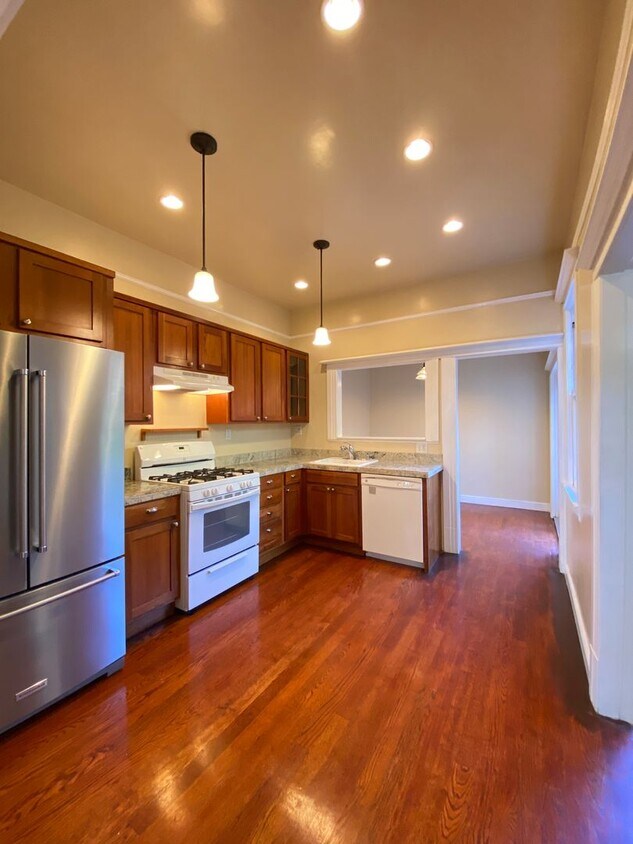Primary Photo - Ready now, large flat, in-unit laundry