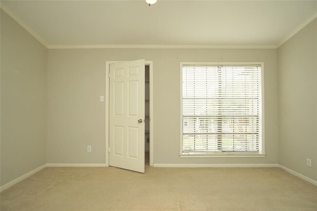 Building Photo - 2 Bedroom Townhome in Montrose!