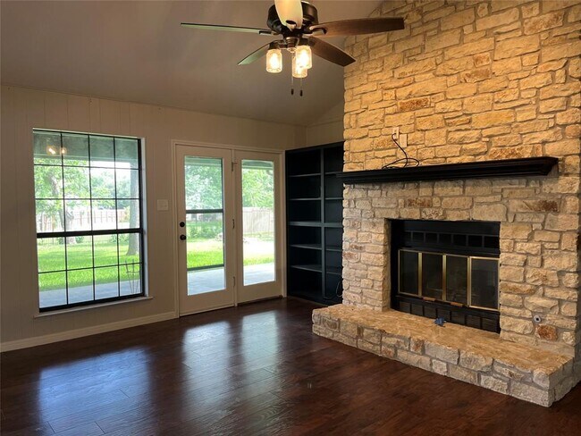 Building Photo - 1307 T H Johnson Dr