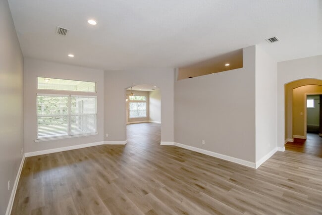Building Photo - 672 Mandy Oaks Dr