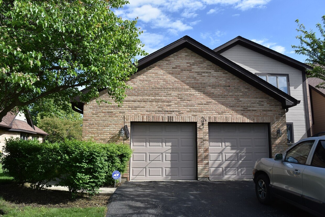 1754 Pebble Beach Dr, Hoffman Estates, IL 60169 Townhome Rentals in