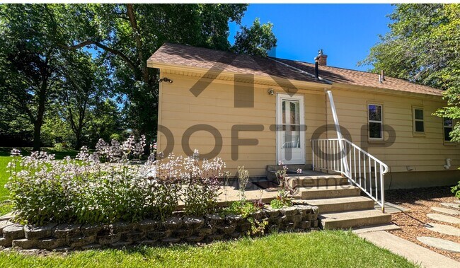 Building Photo - 206 N 200 E