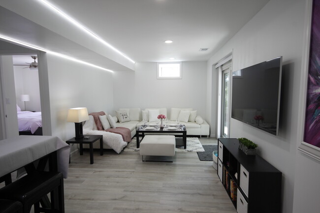 Foto del edificio - 4403 Hillside Ct