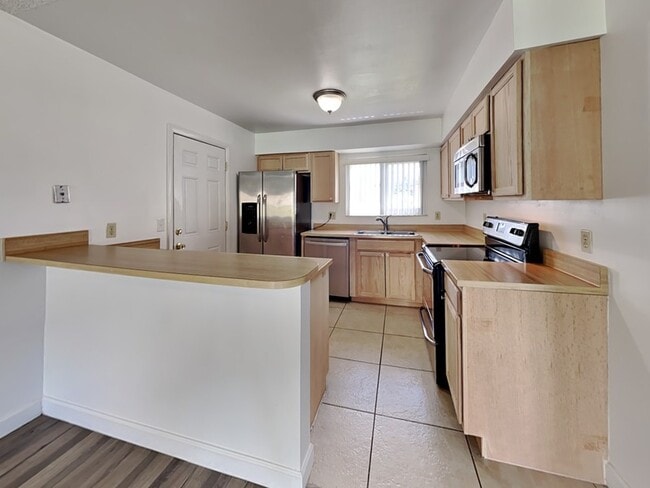 Building Photo - 5523 Westbrook Dr