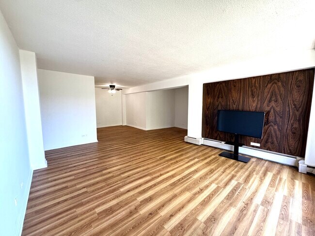 Foto del edificio - 2211 S Stewart Ave