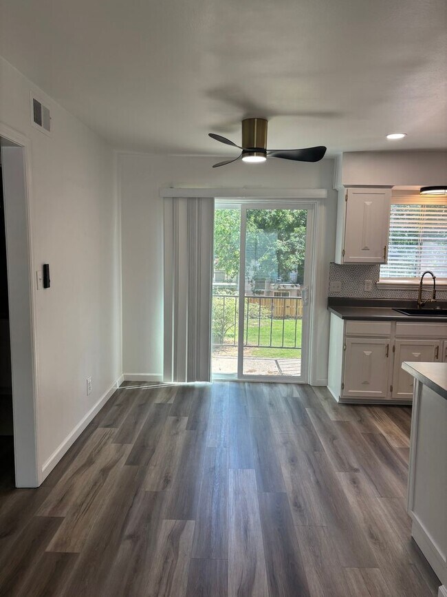 Foto del edificio - Charming 1BR Condo in Tulsa