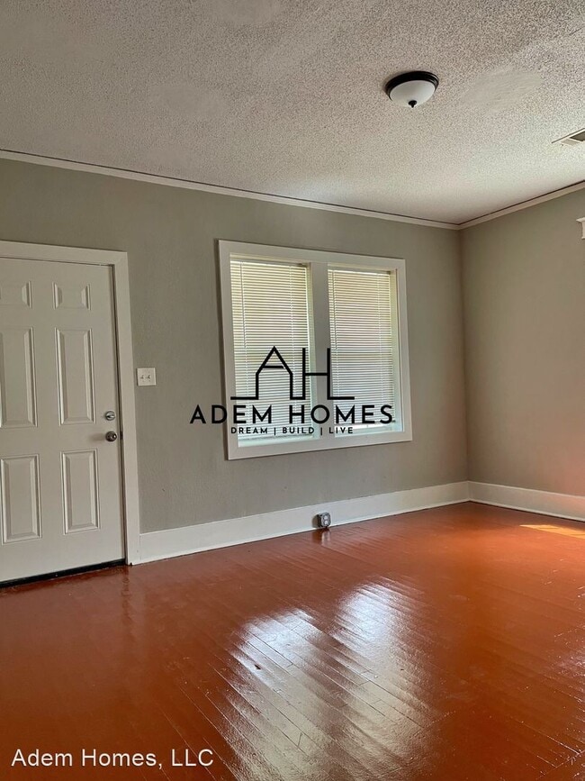 Building Photo - 2 br, 1 bath House - 649 Walnut St - 649 W...